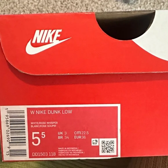 Nike Rose Whisper Sneakers 🥀 - Picture 4 of 5